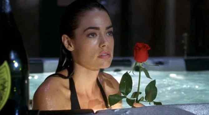 Denise Richards in Valentine - Appuntamento con la morte