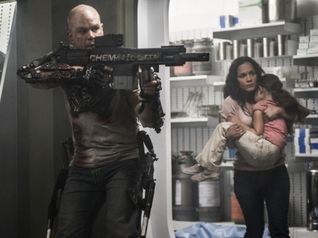 Elysium - Matt Damon, Alice Braga