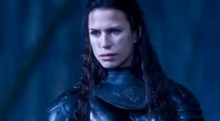 Rhona Mitra, nuova eroina dai denti appuntiti