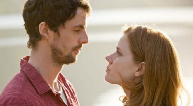 Una proposta per dire sì - Matthew Goode e Amy Adams