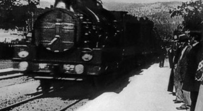 L'arrivo di un treno alla stazione di La Ciotat