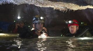 Sanctum - Rhys Wakefield e Richard Roxburgh