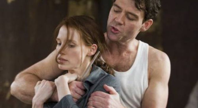 Il Debito -  Marton Csokas e Jessica Chastain