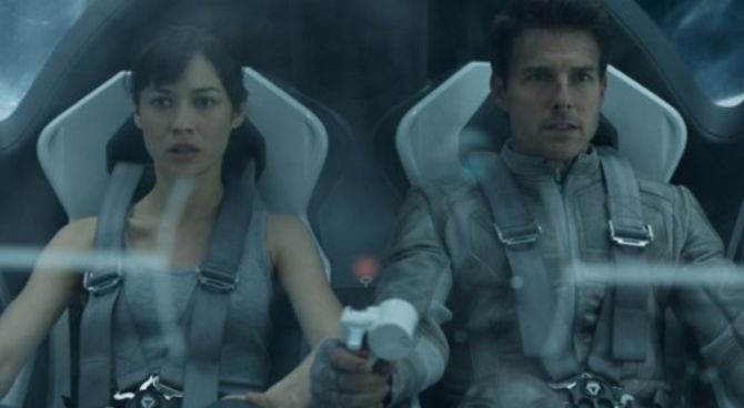 Oblivion - Tom Cruise, Olga Kurylenko