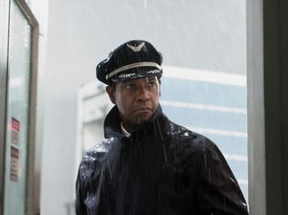 Denzel Washington pilota alcolizzato in Flight<br>