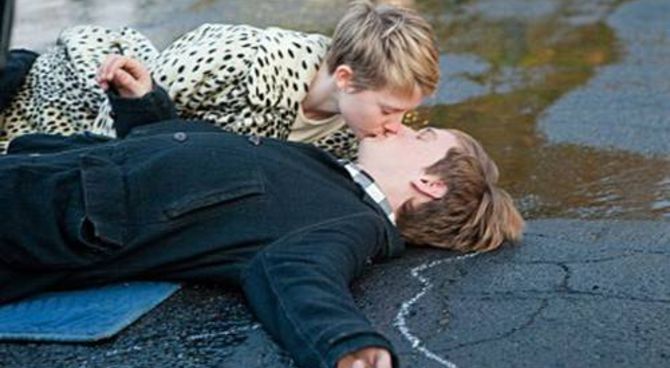 L'amore che resta - Mia Wasikowska Henry Hopper