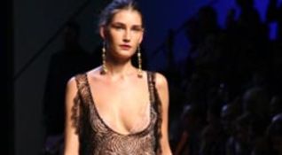 abiti blumarine in passerella a milano moda donna 2005