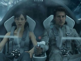 Oblivion - Tom Cruise, Olga Kurylenko