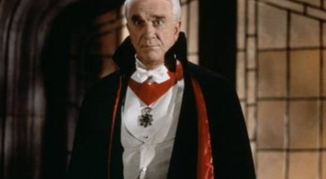 Leslie Nielsen in Dracula morto e contento