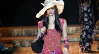 Mariella Burani in sfilata a Milano