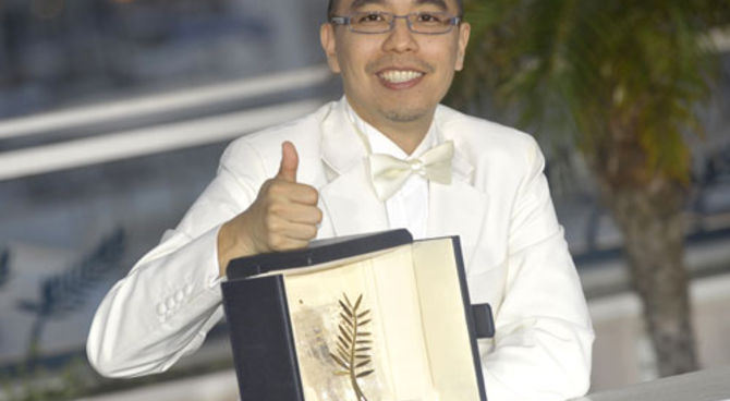 Festival di Cannes 2010: il regista Apichatpong Weerasethakul con la palma d'oro