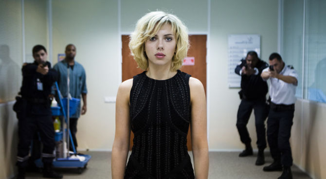 Lucy: Scarlett Johansson sottotiro