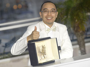 Festival di Cannes 2010: il regista Apichatpong Weerasethakul con la palma d'oro