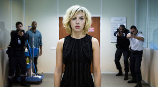 Lucy: Scarlett Johansson sottotiro