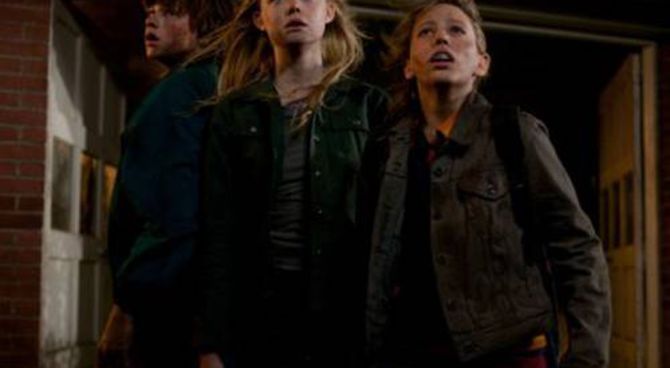 Super 8 - Joel Courtney e Elle Fanning