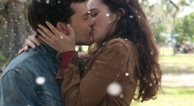 Beautiful Creatures - Alden Ehrenreich, Alice Englert