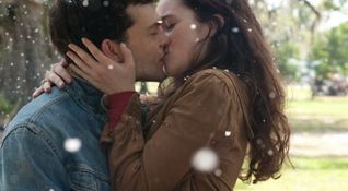 Beautiful Creatures - Alden Ehrenreich, Alice Englert