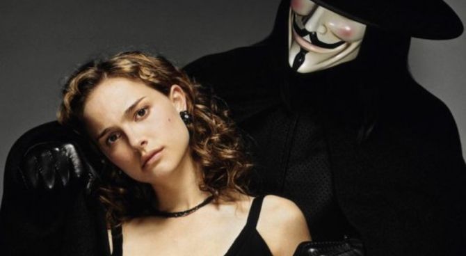 V per vendetta - Natalie Portman, Hugo Weaving