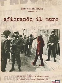 Sfiorando il muro - Poster