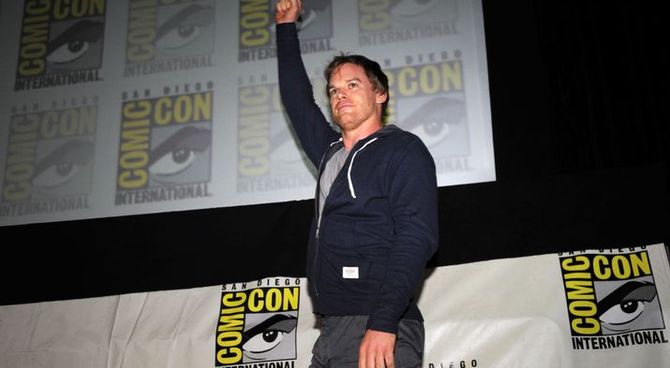 Dexter saluta i fan al Comic-con<br>