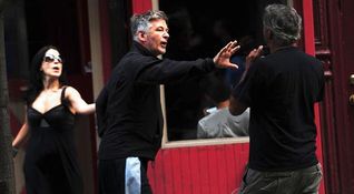 Alec Baldwin contro i paparazzi
